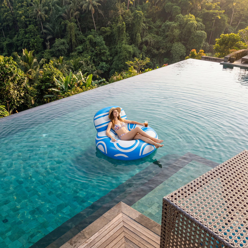 Spacious Lounging